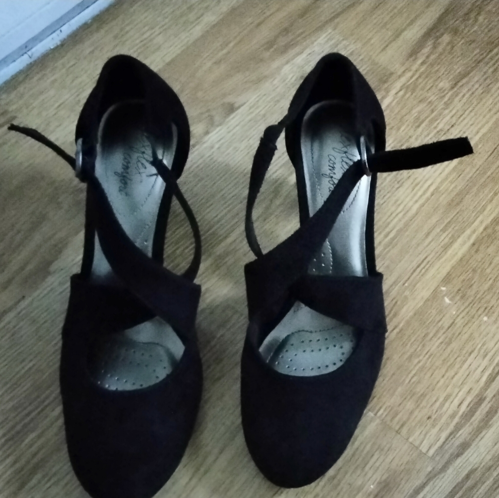 Criss cross black heels